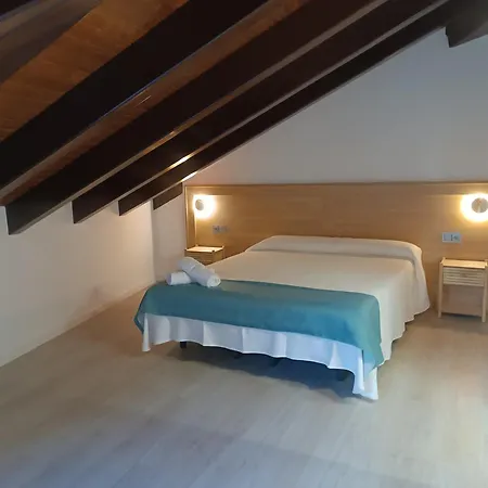 Turisticos Puerta Del Mariscal 1-1 Ávila